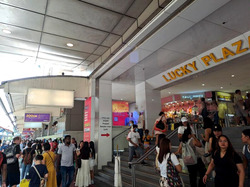 Lucky Plaza (D9), Shop House #452992291
